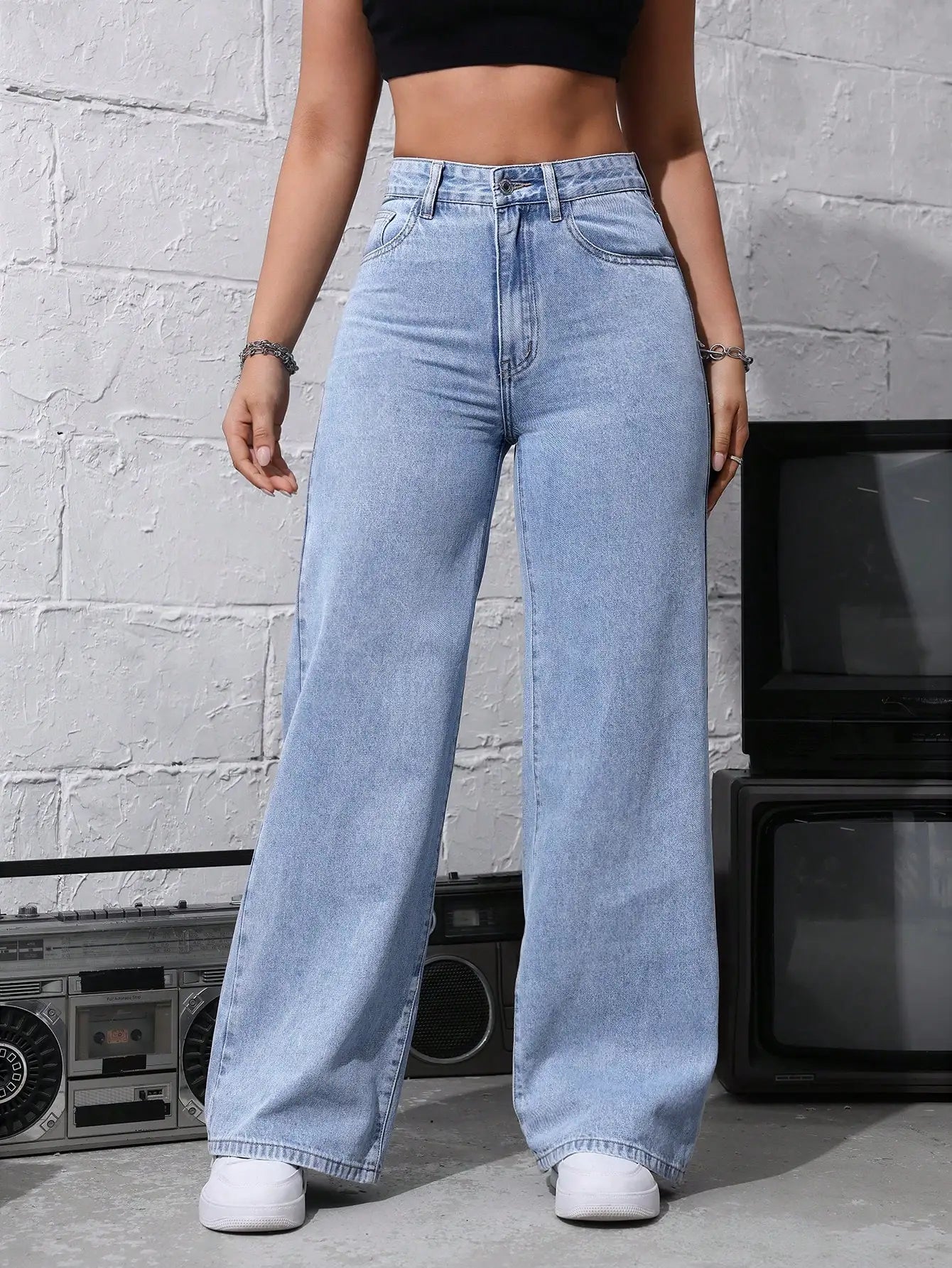 Aura Women's High Mid Ripped Straight Leg Pant